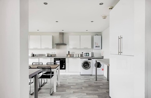 Portsmouth Apartamento | Amplio piso de tres dormitorios en la última planta con vistas increíbles