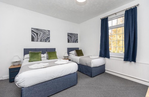 Hemsworth Casa | Spacious three bedroom property!