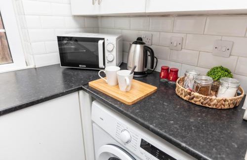 Hemsworth Casa | Spacious three bedroom property!