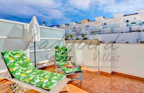 Denia Chalet De Esquí | Amplia casa adosada de tres dormitorios con piscina comunitaria