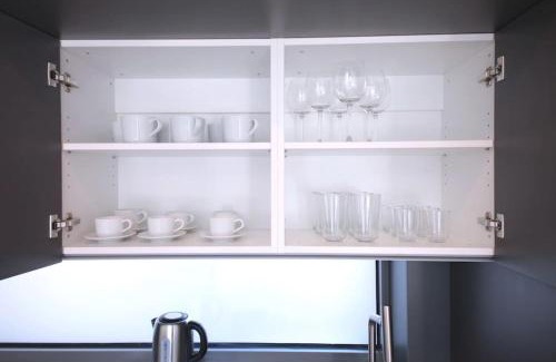 Kosire Apartamento | Spacious Top Floor Flat, Air Conditioning, Free Parking, 200Mb WiFi