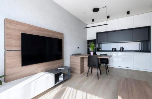 Kosire Apartamento | Spacious Top Floor Flat, Air Conditioning, Free Parking, 200Mb WiFi