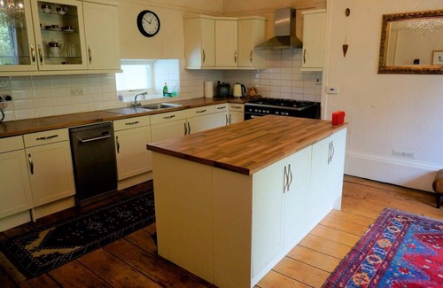 Plymouth Casa | Spacious Town House with Swimming Pool