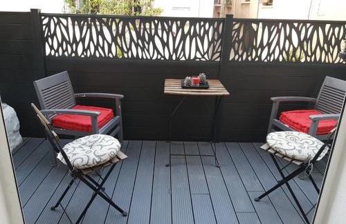 Montagnac Casa | Spacious town house with balcony
