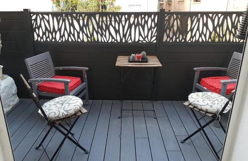 Montagnac Casa | Spacious town house with balcony