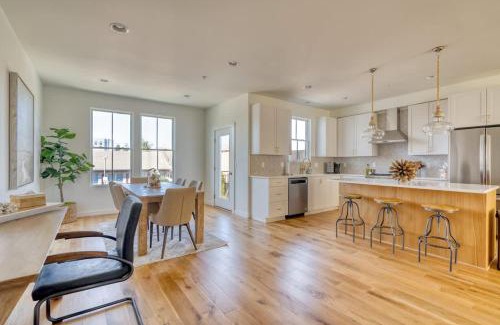 North Tabor Casa | Spacious Townhome Combination for the Whole Family