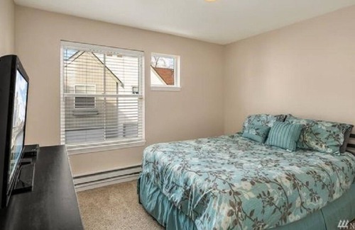 Kent Casa | Amenity Rich Townhome Conveniente para todo