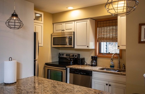 Ellicottville Casa | SPACIOUS TOWNHOME, GREAT SLOPE VIEWS - PERFECT FOR YOUR OUTDOOR GETAWAY!