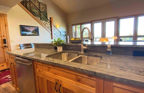 Bigfork Casa | Spacious Townhome w/ 4 King Suites near Clubhouse