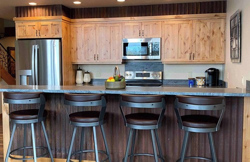 Bigfork Casa | Spacious Townhome w/ 4 King Suites near Clubhouse