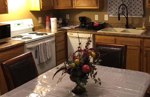 Winston - Salem Casa | Spacious townhouse in recreational, quiet area