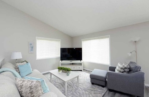 West Fargo Casa | Spacious Townhouse in West Fargo