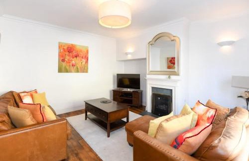 Wells Casa | Spacious Townhouse Private Parking Central Wells