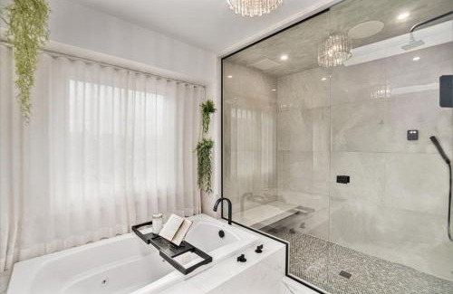 Cherry Creek Casa | Spacious Townhouse W Sauna, Gym & Yard