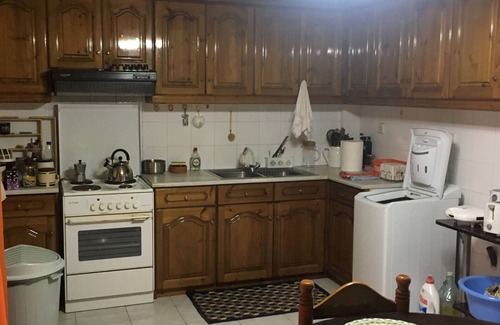 Aigio Casa | casa espaciosa con jardín arbolado maduro