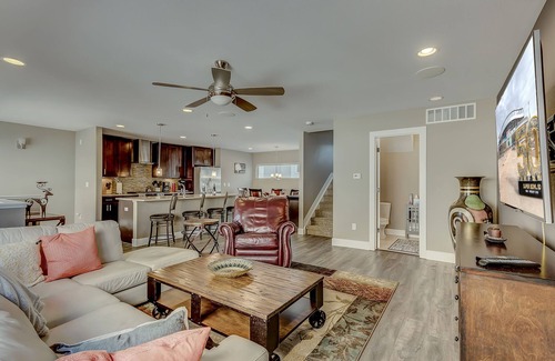 Jefferson Park Casa | ¡Amplia casa adosada con terraza en la azotea! Super cerca del centro de Denver!