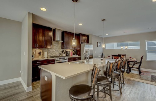 Jefferson Park Casa | ¡Amplia casa adosada con terraza en la azotea! Super cerca del centro de Denver!