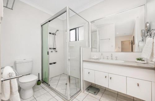 Burdell Casa | Spacious Townsville Retreat with Heated Pool