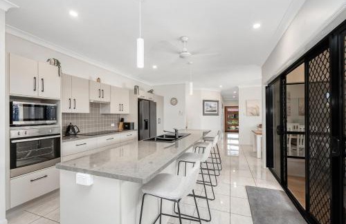 Burdell Casa | Spacious Townsville Retreat with Heated Pool