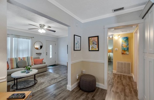 Riverside Heights Casa | Spacious & Tropical - Patio & Grill - Ace Location