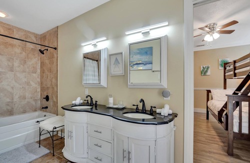 Riverside Heights Casa | Spacious & Tropical - Patio & Grill - Ace Location
