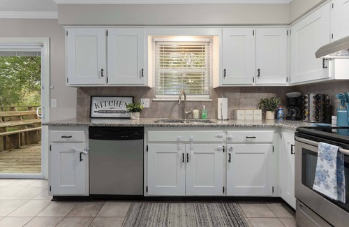 Olathe Casa | Spacious,TV in all BEDROOMS,KingBeds,FencedYard