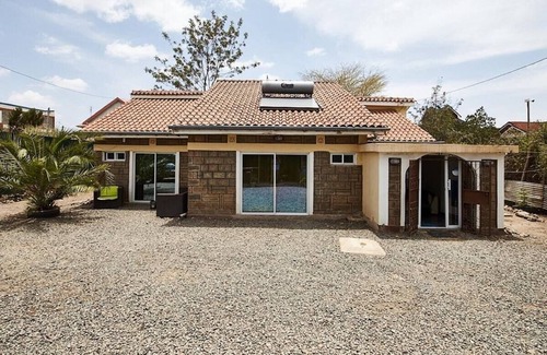 Syokimau Casa | Spacious TWIN Room /One-bedroom bungalow in serene Nairobi with WiFi, AC