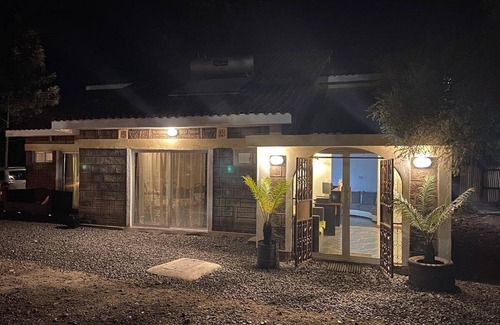 Syokimau Casa | Spacious TWIN Room /One-bedroom bungalow in serene Nairobi with WiFi, AC
