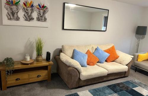 Greenock Apartamento | Spacious two bedroom apartment, entire place