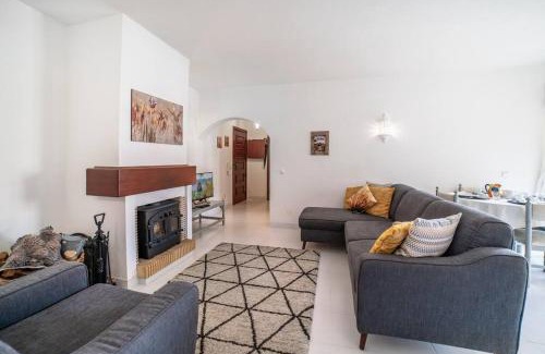 Carvoeiro Apartamento | Spacious Two bedroom apt, 200m from the beach