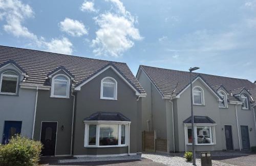 Kenmare Casa | Spacious two bedroom home. Easy stroll from Kenmare town