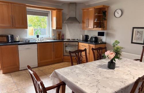 Kenmare Casa | Spacious two bedroom home. Easy stroll from Kenmare town