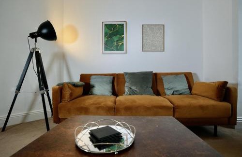 Long Hanborough Casa | Spacious two-bedrooms house, private parking, contractors, relocators