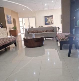 Portmore Apartamento | Spacious two bedrooms with sea and city view