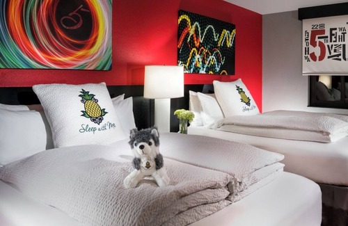 Belltown Hotel | Spacious Two Queen Suite with Modern Amenities in Downtown Seattle