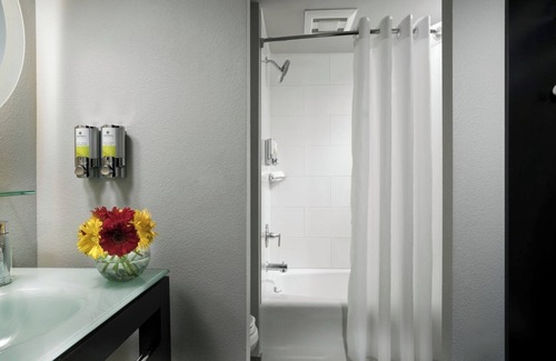 Belltown Hotel | Spacious Two Queen Suite with Modern Amenities in Downtown Seattle
