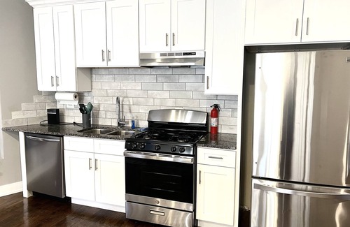 Grand Boulevard Apartamento | Spacious unit in historic gem