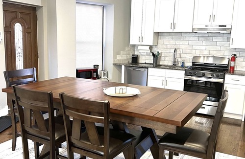 Grand Boulevard Apartamento | Spacious unit in historic gem