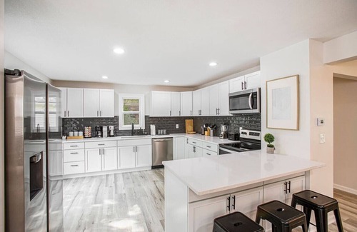 Olathe Casa | Spacious & Updated Getaway! Pool & Hot Tub 10 Beds