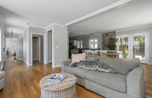Barnstable Casa | Spacious & Updated House with Private Beach