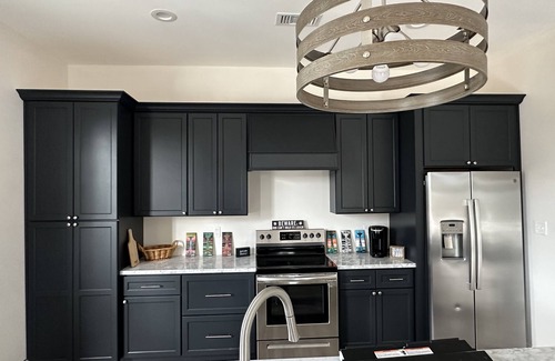 Faubourg Livaudais Casa | Spacious upper unit in walking distance to the parade route