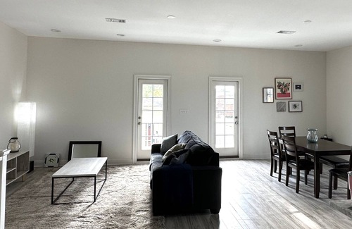 Faubourg Livaudais Casa | Spacious upper unit in walking distance to the parade route