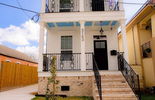 Broadmoor Casa | Spacious Uptown 3Br with Cozy Beds and Southern Charm