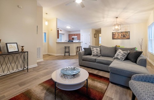 East Raleigh Casa | Spacious Urban Suburban Oasis Near Wake Med Hospital & Downtown.