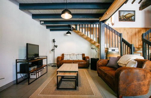 Aubeterre-sur-Dronne Villa | Espaciosa casa de vacaciones con jardín privado