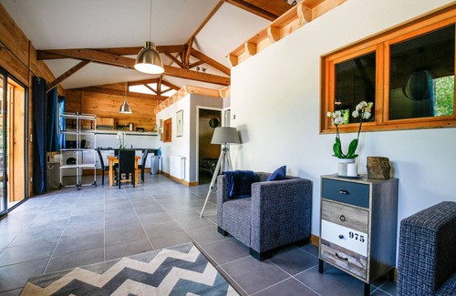 Aubeterre-sur-Dronne Villa | Espaciosa casa de vacaciones con jardín privado