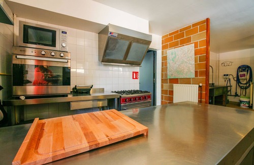 Aubeterre-sur-Dronne Villa | Espaciosa casa de vacaciones con jardín privado