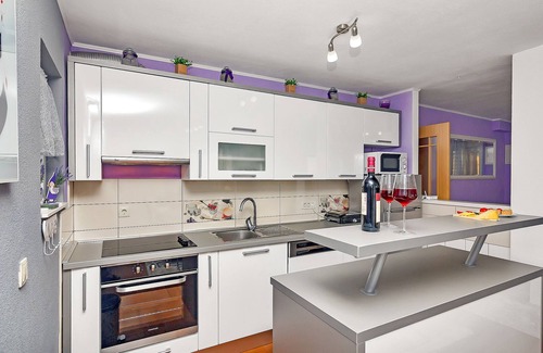Tucepi Casa | ¡VACACIONES EN FAMILIA a un precio especial! Casa de vacaciones con piscina, vistas al mar 5 dormitorio