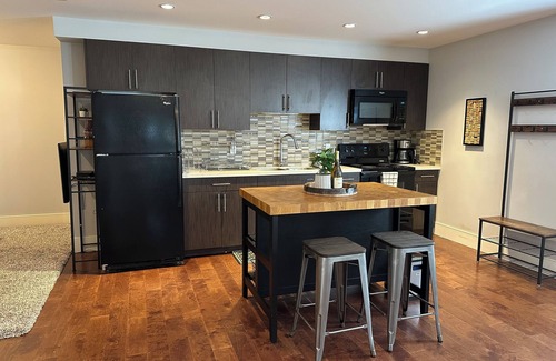 Hastings Casa | Spacious Vancouver Suite