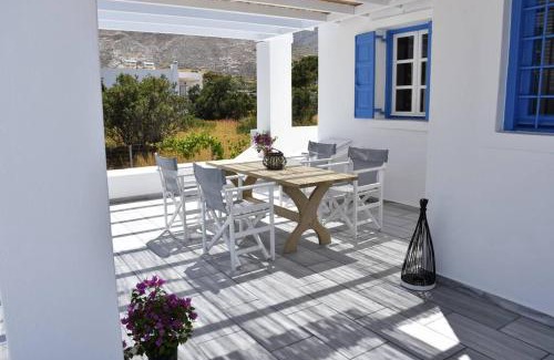 Kamari Villa | Spacious veranda, house for 3, in the village.